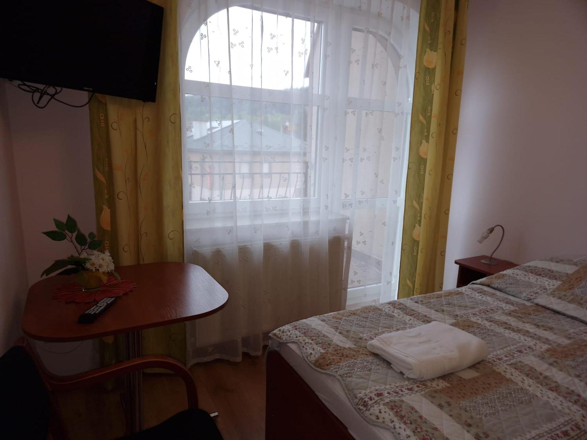 Gosciniec Ustrzycki Hotel Ustrzyki Dolne Exterior foto