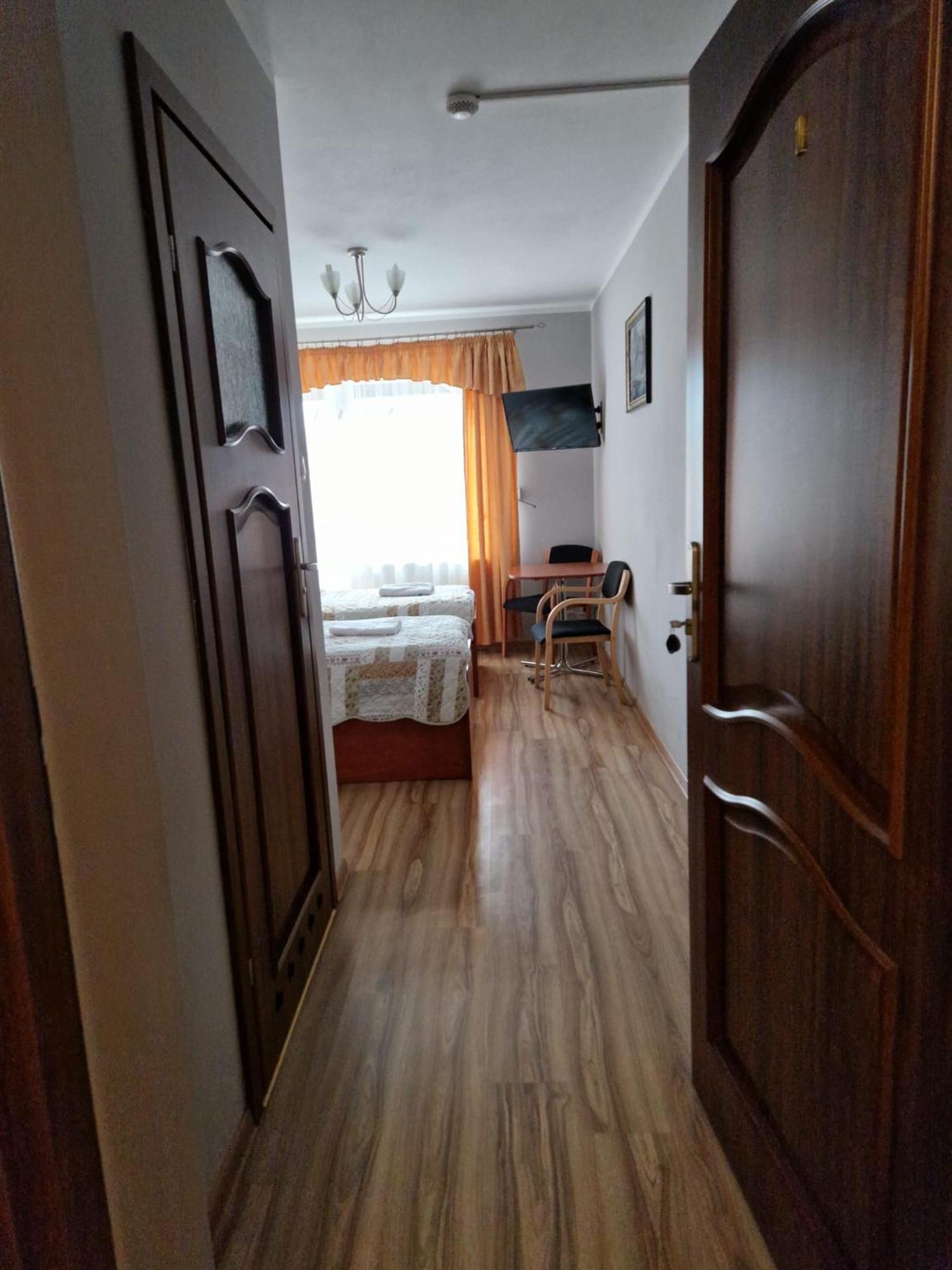 Gosciniec Ustrzycki Hotel Ustrzyki Dolne Exterior foto