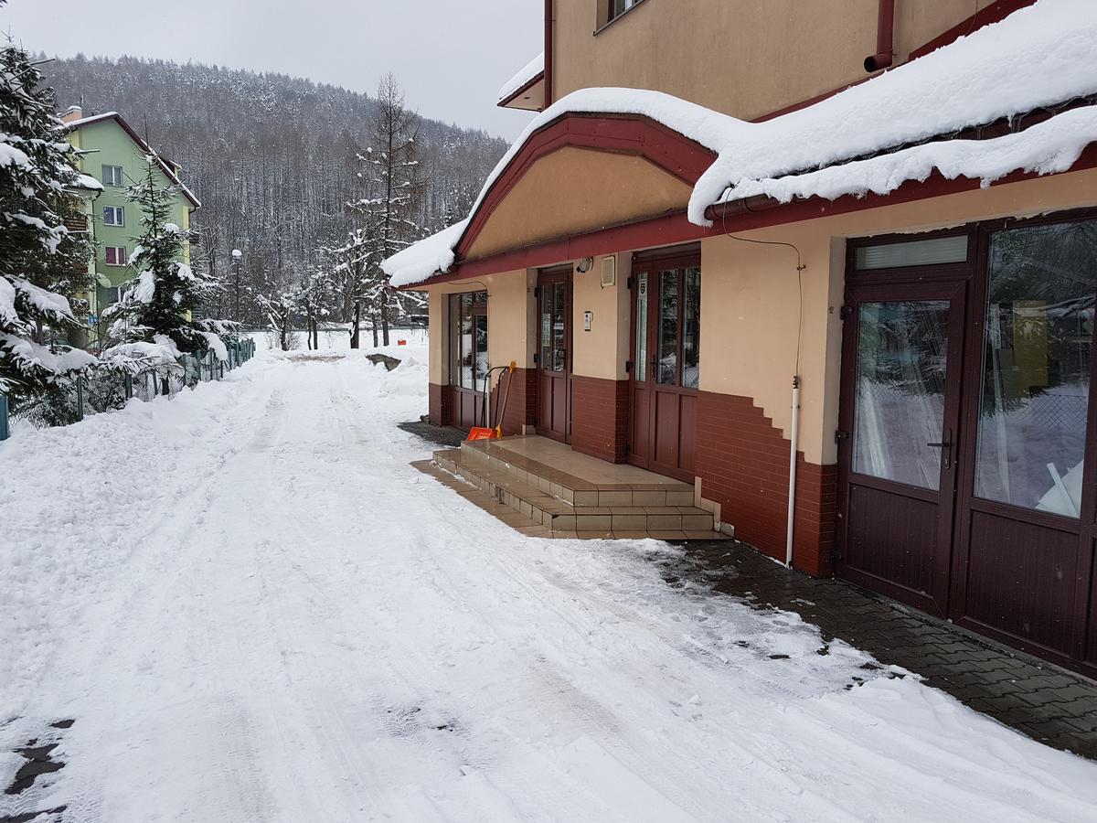 Gosciniec Ustrzycki Hotel Ustrzyki Dolne Exterior foto